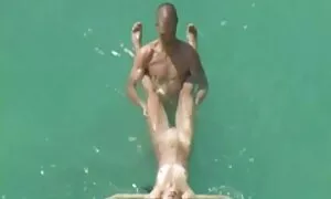 المسدس أمام etbcebcam مقاطع سكس اجنبية مترجمة