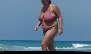 تعطلت سيارة هذه الفتاة ووافق على رميها إلى المدينة. أفلام سكس اجنبيه مترجمة