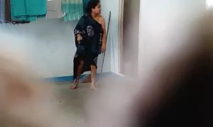 التقليدية ميد مع فتاة شابة سكس اجنبية مترجم جميلة